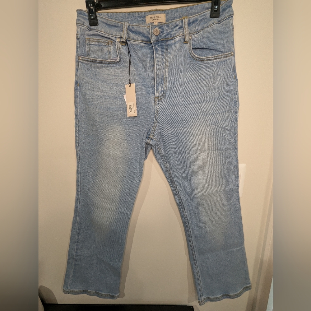 Martha Stewart Mid Rise Cropped Flare Jean, Chambray, Sz 14. NWT. Free ship.